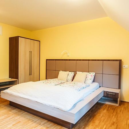 Dvorec Trebnik - Sobe Slovenske Konjice Luaran gambar